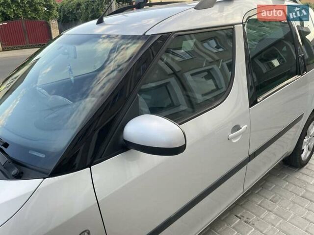 Серый Шкода Румстер, объемом двигателя 1.6 л и пробегом 220 тыс. км за 5100 $, фото 1 на Automoto.ua
