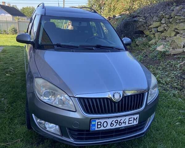 Серый Шкода Румстер, объемом двигателя 1.2 л и пробегом 250 тыс. км за 4800 $, фото 1 на Automoto.ua