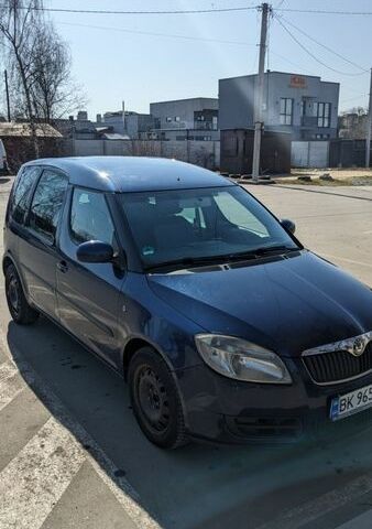 Синий Шкода Румстер, объемом двигателя 1.4 л и пробегом 251 тыс. км за 5200 $, фото 1 на Automoto.ua