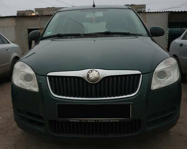 Зеленый Шкода Румстер, объемом двигателя 1.39 л и пробегом 385 тыс. км за 3900 $, фото 1 на Automoto.ua