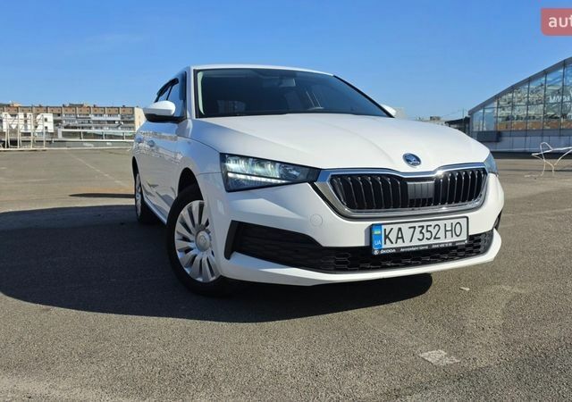 Белый Шкода Scala, объемом двигателя 1.6 л и пробегом 143 тыс. км за 14500 $, фото 1 на Automoto.ua