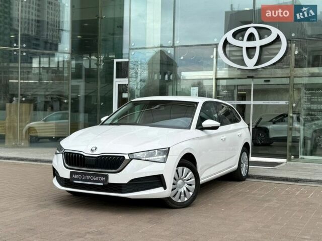 Белый Шкода Scala, объемом двигателя 1.6 л и пробегом 80 тыс. км за 16969 $, фото 1 на Automoto.ua