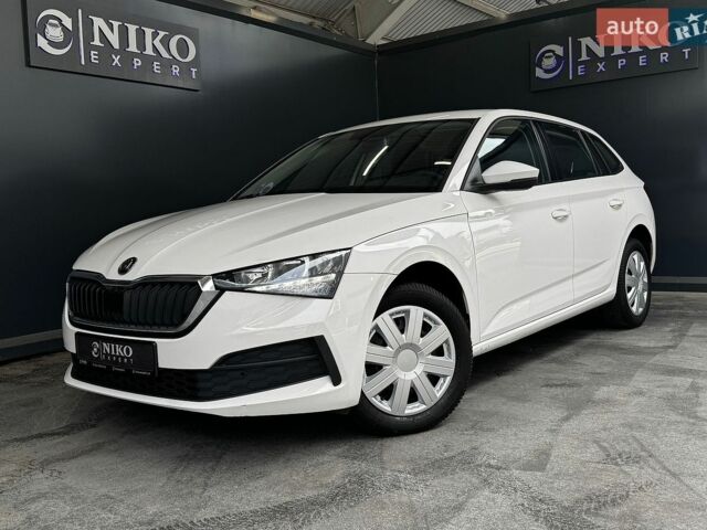 Белый Шкода Scala, объемом двигателя 1.6 л и пробегом 98 тыс. км за 13500 $, фото 1 на Automoto.ua