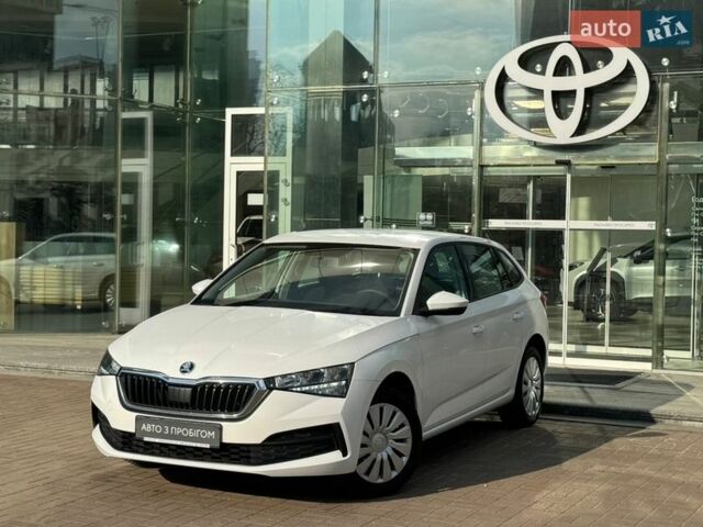 Белый Шкода Scala, объемом двигателя 1.6 л и пробегом 70 тыс. км за 16947 $, фото 1 на Automoto.ua