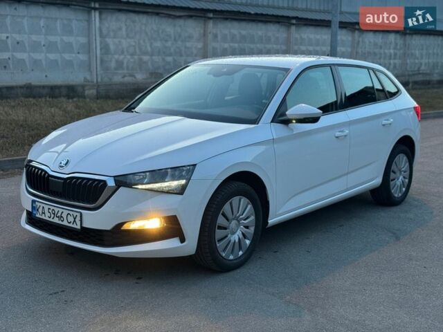 Белый Шкода Scala, объемом двигателя 1.6 л и пробегом 107 тыс. км за 15700 $, фото 1 на Automoto.ua