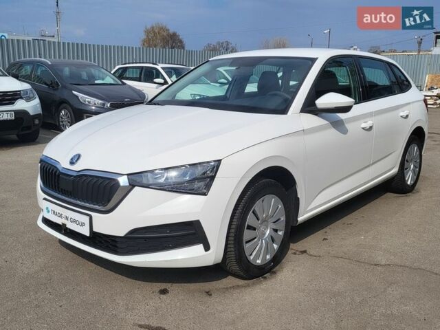 Белый Шкода Scala, объемом двигателя 1.6 л и пробегом 79 тыс. км за 14300 $, фото 1 на Automoto.ua
