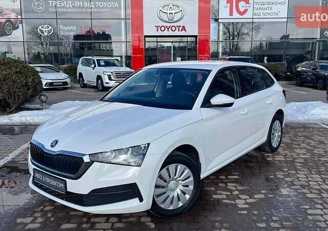 Білий Шкода Scala, об'ємом двигуна 1.6 л та пробігом 77 тис. км за 14700 $, фото 1 на Automoto.ua