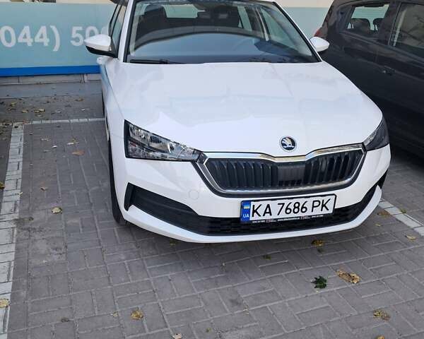 Білий Шкода Scala, об'ємом двигуна 1.6 л та пробігом 47 тис. км за 16755 $, фото 1 на Automoto.ua