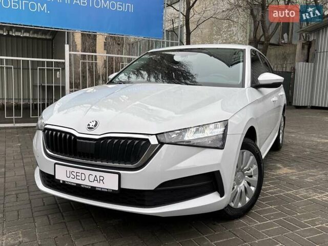 Белый Шкода Scala, объемом двигателя 1.6 л и пробегом 26 тыс. км за 19700 $, фото 1 на Automoto.ua