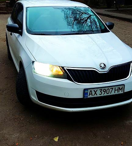 Белый Шкода Спейсбек, объемом двигателя 1.6 л и пробегом 200 тыс. км за 7600 $, фото 1 на Automoto.ua