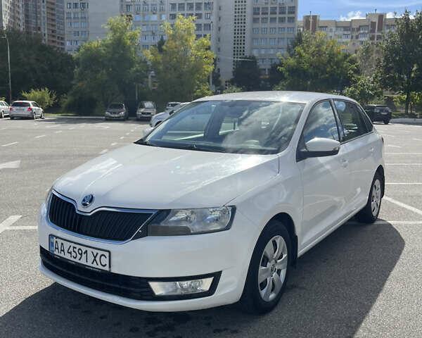 Белый Шкода Спейсбек, объемом двигателя 1.2 л и пробегом 202 тыс. км за 7900 $, фото 1 на Automoto.ua