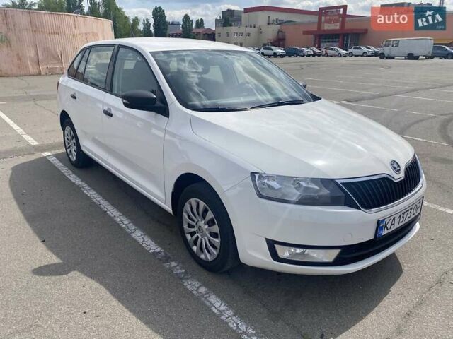 Шкода Спейсбек 2017 в Киеве на Automoto.ua Белый Шкода Спейсбек, объемом двигателя 1 л и пробегом 163 тыс. км за 8000 $, фото 1 на Automoto.ua