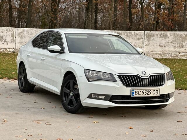 Белый Шкода Суперб, объемом двигателя 1.6 л и пробегом 171 тыс. км за 14000 $, фото 1 на Automoto.ua