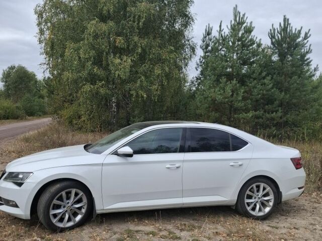 Білий Шкода Суперб, об'ємом двигуна 2 л та пробігом 206 тис. км за 21500 $, фото 1 на Automoto.ua