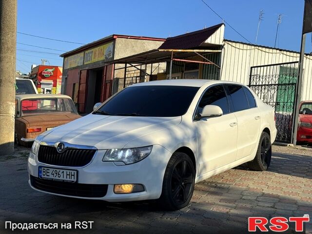 Белый Шкода Суперб, объемом двигателя 1.8 л и пробегом 275 тыс. км за 6899 $, фото 1 на Automoto.ua
