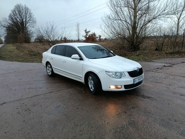 Білий Шкода Суперб, об'ємом двигуна 2 л та пробігом 380 тис. км за 9000 $, фото 1 на Automoto.ua
