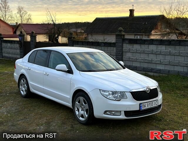 Белый Шкода Суперб, объемом двигателя 1.8 л и пробегом 310 тыс. км за 7900 $, фото 1 на Automoto.ua