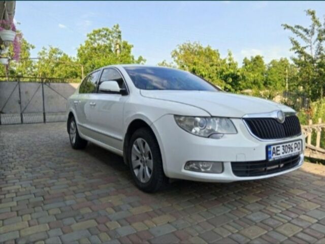 Белый Шкода Суперб, объемом двигателя 1.8 л и пробегом 210 тыс. км за 8484 $, фото 1 на Automoto.ua