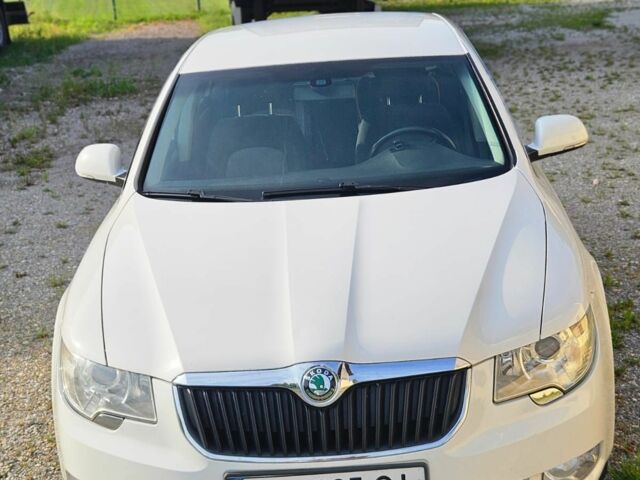 Белый Шкода Суперб, объемом двигателя 1.8 л и пробегом 316 тыс. км за 8700 $, фото 1 на Automoto.ua
