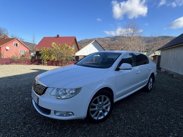 Белый Шкода Суперб, объемом двигателя 2 л и пробегом 317 тыс. км за 9800 $, фото 1 на Automoto.ua