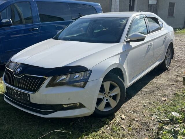 Белый Шкода Суперб, объемом двигателя 1.8 л и пробегом 280 тыс. км за 5500 $, фото 1 на Automoto.ua