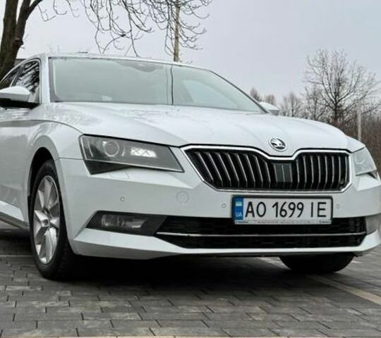 Белый Шкода Суперб, объемом двигателя 2 л и пробегом 390 тыс. км за 14500 $, фото 1 на Automoto.ua