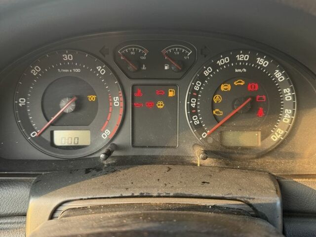 Белый Шкода Суперб, объемом двигателя 1.9 л и пробегом 349 тыс. км за 1372 $, фото 1 на Automoto.ua