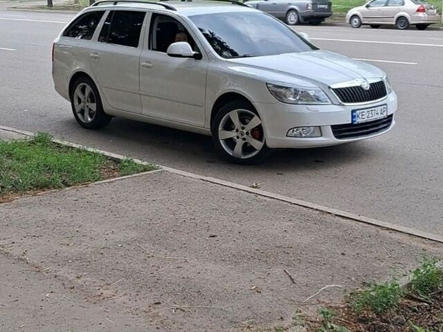 Белый Шкода Суперб, объемом двигателя 1.4 л и пробегом 175 тыс. км за 7000 $, фото 1 на Automoto.ua