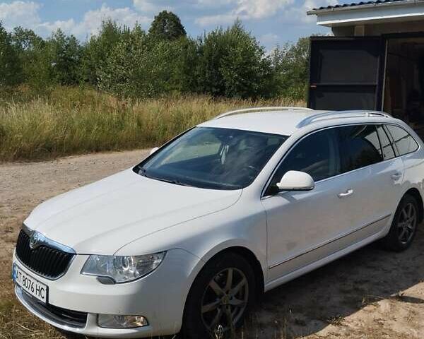 Білий Шкода Суперб, об'ємом двигуна 2 л та пробігом 259 тис. км за 10200 $, фото 1 на Automoto.ua