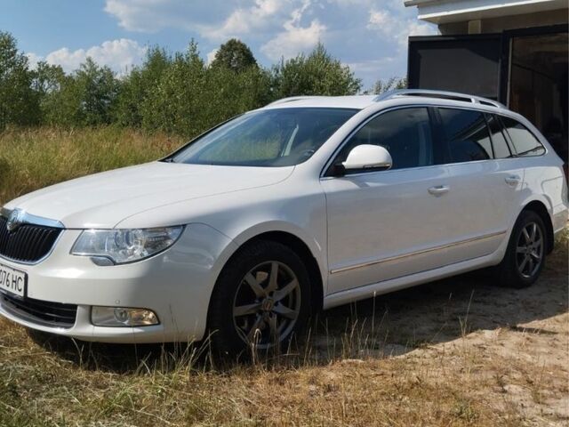 Белый Шкода Суперб, объемом двигателя 2 л и пробегом 259 тыс. км за 10200 $, фото 1 на Automoto.ua