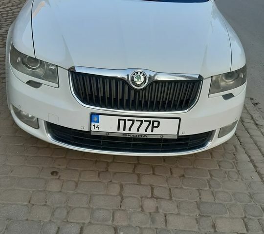 Білий Шкода Суперб, об'ємом двигуна 2 л та пробігом 340 тис. км за 7800 $, фото 1 на Automoto.ua