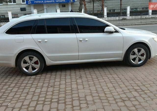 Білий Шкода Суперб, об'ємом двигуна 2 л та пробігом 340 тис. км за 8000 $, фото 1 на Automoto.ua