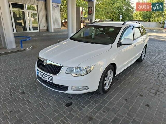 Белый Шкода Суперб, объемом двигателя 1.97 л и пробегом 219 тыс. км за 8900 $, фото 1 на Automoto.ua