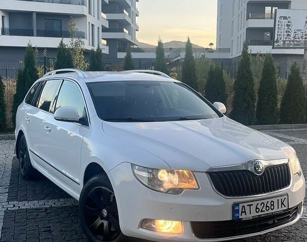 Білий Шкода Суперб, об'ємом двигуна 2 л та пробігом 290 тис. км за 8700 $, фото 1 на Automoto.ua