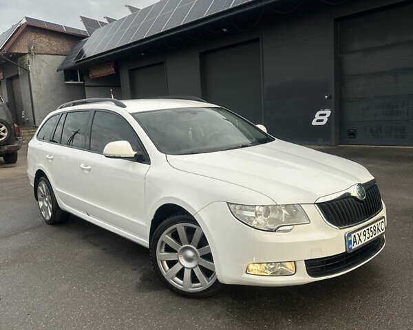 Белый Шкода Суперб, объемом двигателя 1.4 л и пробегом 178 тыс. км за 8000 $, фото 1 на Automoto.ua