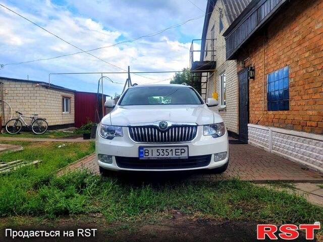 Белый Шкода Суперб, объемом двигателя 1.6 л и пробегом 208 тыс. км за 9000 $, фото 1 на Automoto.ua