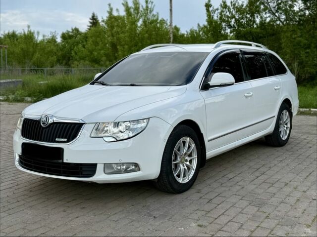 Белый Шкода Суперб, объемом двигателя 1.6 л и пробегом 271 тыс. км за 7800 $, фото 1 на Automoto.ua