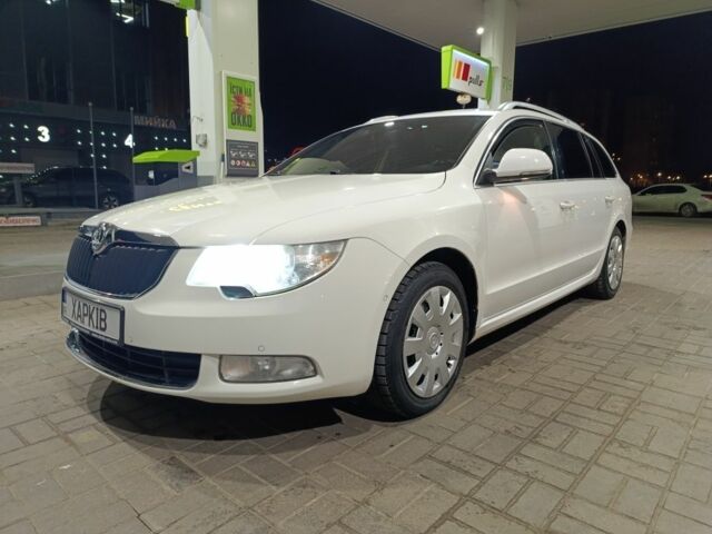 Белый Шкода Суперб, объемом двигателя 2 л и пробегом 344 тыс. км за 9300 $, фото 1 на Automoto.ua