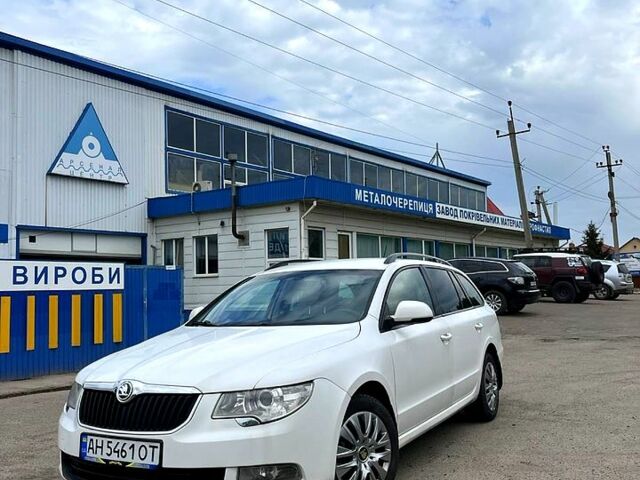 Белый Шкода Суперб, объемом двигателя 1.4 л и пробегом 182 тыс. км за 8110 $, фото 1 на Automoto.ua