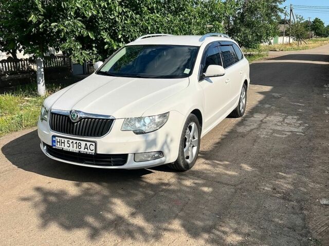 Белый Шкода Суперб, объемом двигателя 1.97 л и пробегом 256 тыс. км за 10500 $, фото 1 на Automoto.ua