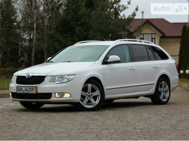 Белый Шкода Суперб, объемом двигателя 2 л и пробегом 260 тыс. км за 12000 $, фото 1 на Automoto.ua