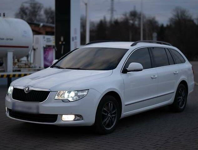 Белый Шкода Суперб, объемом двигателя 1.8 л и пробегом 223 тыс. км за 8700 $, фото 1 на Automoto.ua