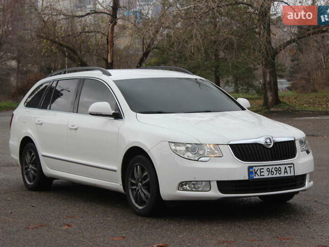 Белый Шкода Суперб, объемом двигателя 1.8 л и пробегом 222 тыс. км за 8399 $, фото 1 на Automoto.ua