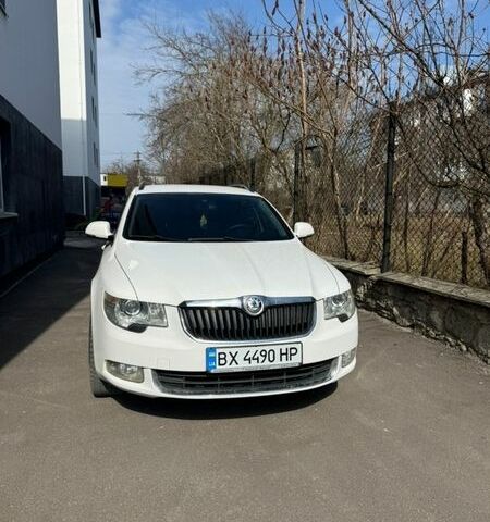Белый Шкода Суперб, объемом двигателя 1.97 л и пробегом 237 тыс. км за 9600 $, фото 1 на Automoto.ua