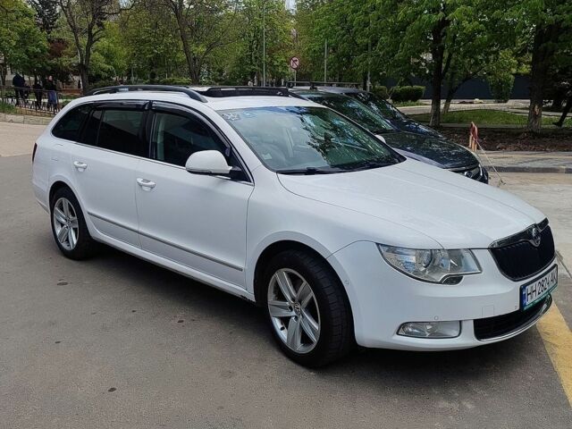 Белый Шкода Суперб, объемом двигателя 1.97 л и пробегом 370 тыс. км за 9500 $, фото 1 на Automoto.ua