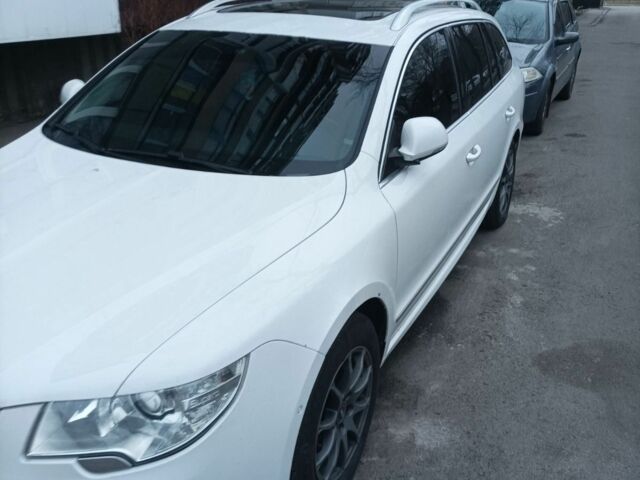 Белый Шкода Суперб, объемом двигателя 0 л и пробегом 241 тыс. км за 7800 $, фото 1 на Automoto.ua