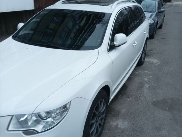 Белый Шкода Суперб, объемом двигателя 1.8 л и пробегом 245 тыс. км за 8000 $, фото 1 на Automoto.ua