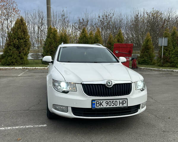 Шкода Суперб 2012 у Рівному на Automoto.ua Білий Шкода Суперб, об'ємом двигуна 2 л та пробігом 198 тис. км за 12500 $, фото 1 на Automoto.ua