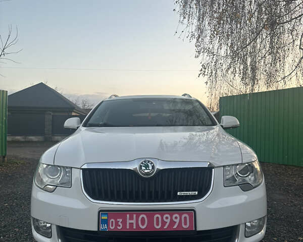 Белый Шкода Суперб, объемом двигателя 1.6 л и пробегом 260 тыс. км за 11600 $, фото 1 на Automoto.ua
