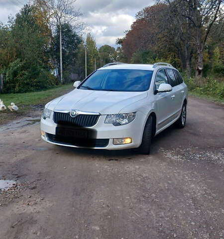 Белый Шкода Суперб, объемом двигателя 2 л и пробегом 280 тыс. км за 10700 $, фото 1 на Automoto.ua